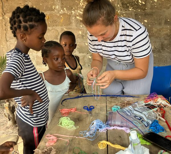 MISSION HUMANITAIRE DE LÉA ET CLÉMENCE