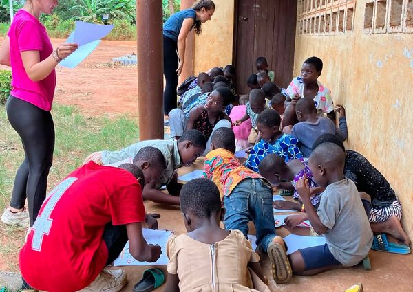 RETOUR EN IMAGES SUR NOTRE MISSION DE RÉNOVATION, DE SOUTIEN SCOLAIRE ET D’ACTIVITÉS AVEC LES ENFANTS