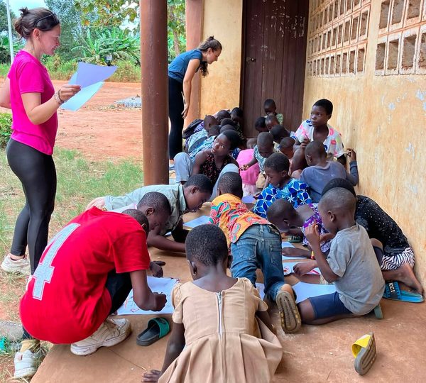 RETOUR EN IMAGES SUR NOTRE MISSION DE RÉNOVATION, DE SOUTIEN SCOLAIRE ET D’ACTIVITÉS AVEC LES ENFANTS