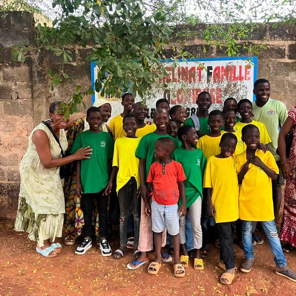 DON DE KITS SCOLAIRES À L’ORPHELINAT FAMILLE GLORIEUSE