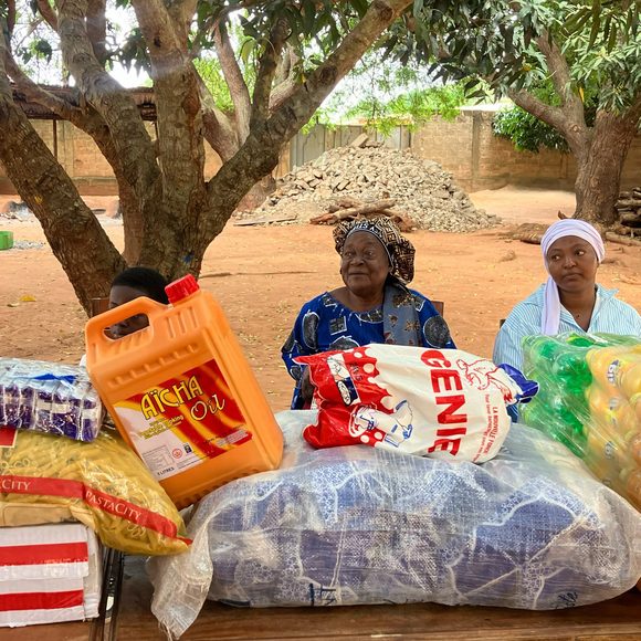 DON ALIMENTAIRE À L’ORPHELINAT FAMILLE GLORIEUSE